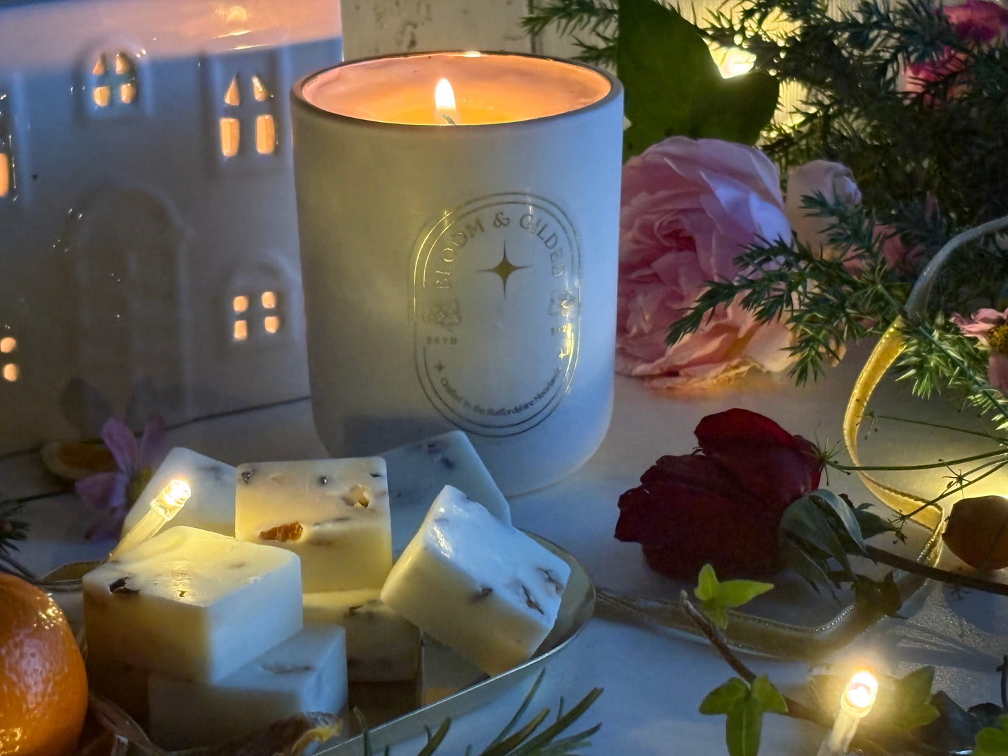 Wrap yourself in the soft embrace of Hearthside Blanket, a cocoon of golden amber and saffron are layered over soft wood. It evokes evenings as the air cools and the comfort of layers calls. Cosy yet refined, perfect for slow evenings, wrapped in layers of comfort while Autumn deepens outside.
Scent Card
Amber, saffron, and soft woods. A cocoon of warmth with straw flower petals.
Mood: cocooning, rich, tranquil.