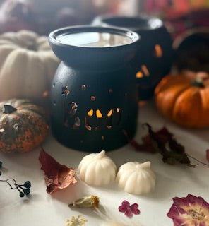 All Hallows Luxury Wax Melts - Seasonal Spiced Scent | Bloom and Gilded
 Hand-poured seasonal wax melts with nutmeg, clove & cinnamon essential oils. Limited edition pumpkin shapes with calendula petals & gold mica. UK made luxury wax melts.