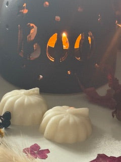  All Hallows Luxury Wax Melts - Seasonal Spiced Scent | Bloom and Gilded
 Hand-poured seasonal wax melts with nutmeg, clove & cinnamon essential oils. Limited edition pumpkin shapes with calendula petals & gold mica. UK made luxury wax melts.
