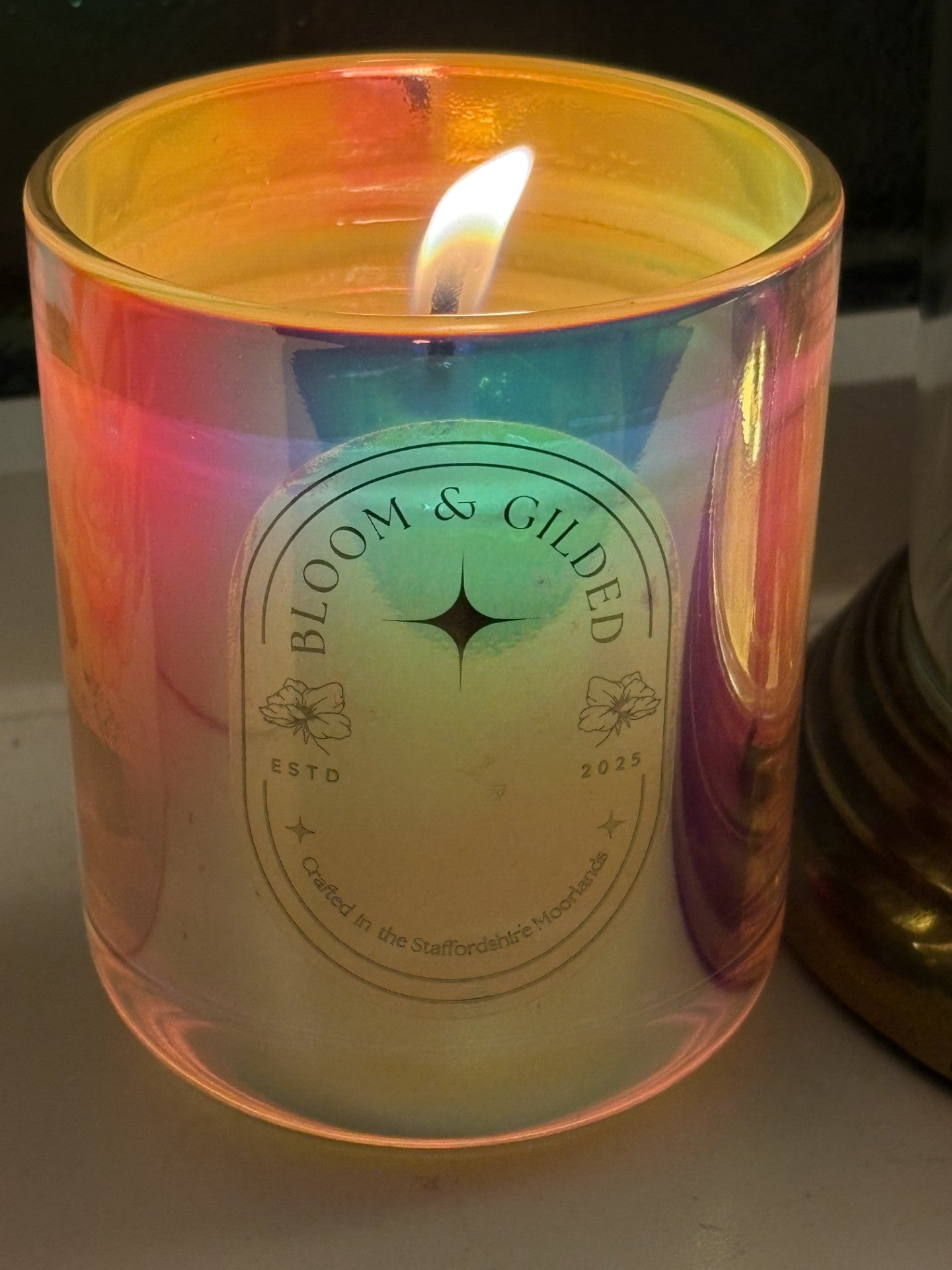 AT FIRST LIGHT Luxury Essential Oil Candle
20cl • 32 hour burn time;
A bright, gentle beginning. Like dawn sunlight filtering through linen curtains.
At First Light opens with the sparkling freshness of bergamot and sweet orange. Citrus, bright and softly joyful. Lavender follows beneath, bringing a floral calm that lifts without overwhelming.
It’s the scent of fresh starts. Uplifting but serene. The kind of brightness that feels kind to the nervous system.
Perfect for slow mornings