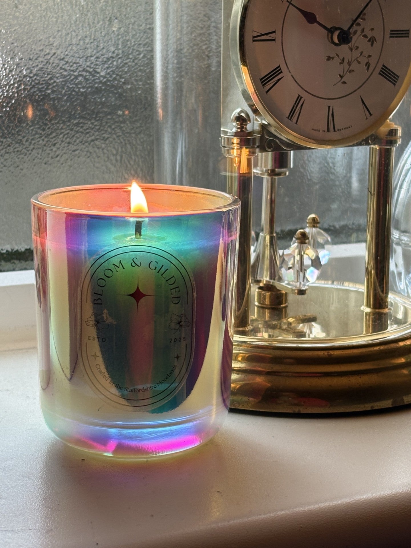 AT FIRST LIGHT Luxury Essential Oil Candle
20cl • 32 hour burn time;
A bright, gentle beginning. Like dawn sunlight filtering through linen curtains.
At First Light opens with the sparkling freshness of bergamot and sweet orange. Citrus, bright and softly joyful. Lavender follows beneath, bringing a floral calm that lifts without overwhelming.
It’s the scent of fresh starts. Uplifting but serene. The kind of brightness that feels kind to the nervous system.
Perfect for slow mornings