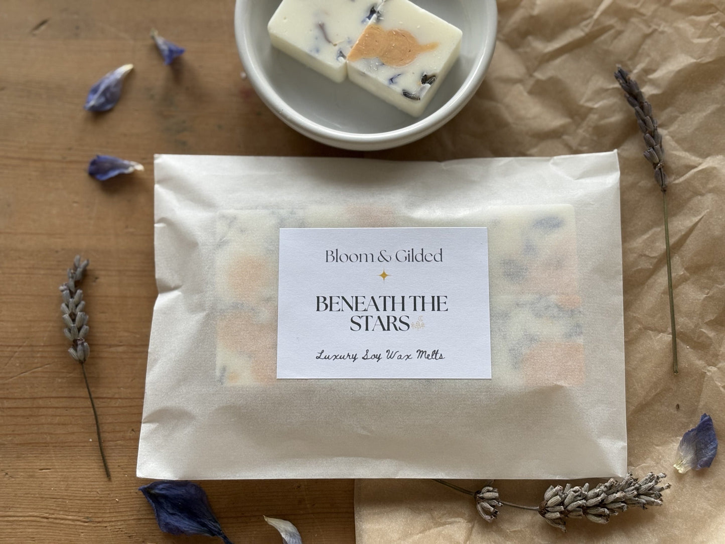 BENEATH THE STARS Luxury Wax Melts
8 x 12g melts

A quiet evening ritual for calming the senses and softening into your night.
Beneath the Stars opens with the calming breath of lavender and lemon verbena ; gently herbal, lightly citrus. The soft floral warmth of ylang ylang emerges, wrapping the space in gentle sweetness. Cedarwood anchors the blend with a warm, woody stillness beneath it all.


It’s a fragrance for slowing down and letting the day dissolve.