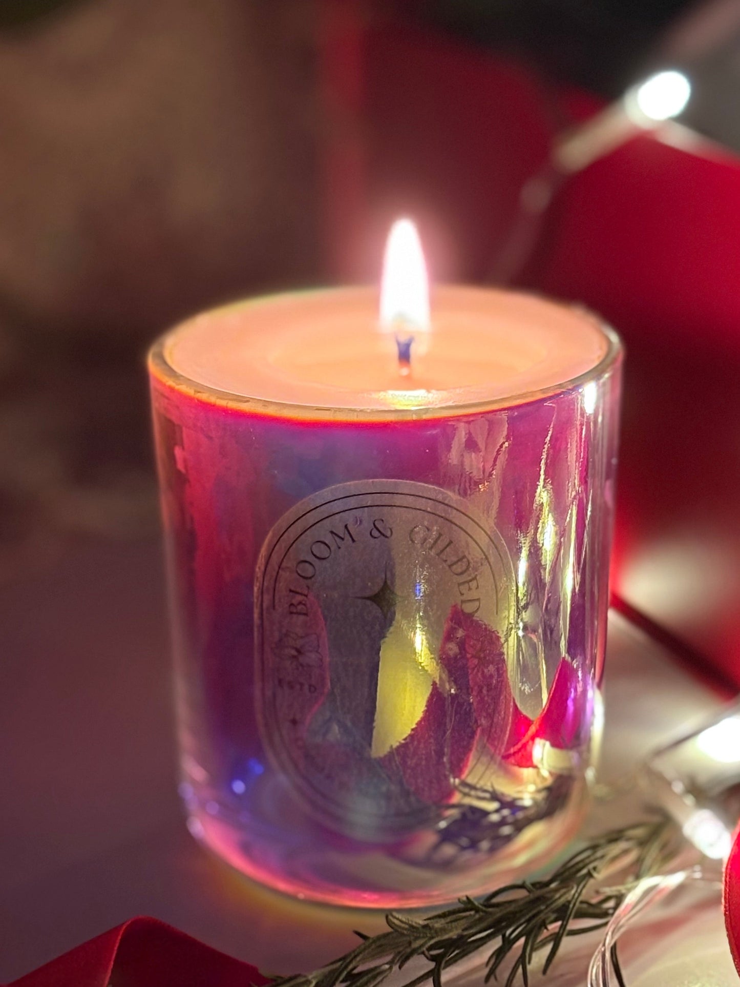 BENEATH THE STARS  Luxury Essential Oil Candle
20cl • 32 hour burn time
A quiet evening ritual for calming the senses and softening into your night.
Beneath the Stars opens with the calming breath of lavender and lemon verbena. Gently herbal, lightly citrus. The soft floral warmth of ylang ylang emerges, wrapping the space in gentle sweetness. Cedarwood anchors the blend with a warm, woody stillness beneath it all.
It’s a fragrance for slowing down and letting the day dissolve.