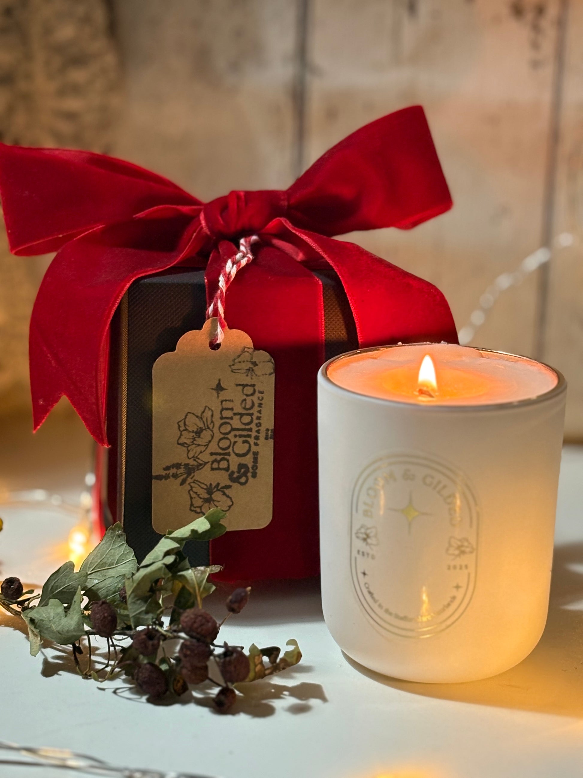 Wrap yourself in the soft embrace of Hearthside Blanket, a cocoon of golden amber and saffron are layered over soft wood.&nbsp;It evokes evenings as the air cools and the comfort of layers calls. Cosy yet refined, perfect for slow evenings, wrapped in layers of comfort while Autumn deepens outside.&nbsp;

Scent Card
Amber, saffron, and soft woods. A cocoon of warmth with straw flower petals.

Mood: cocooning, rich, tranquil.

