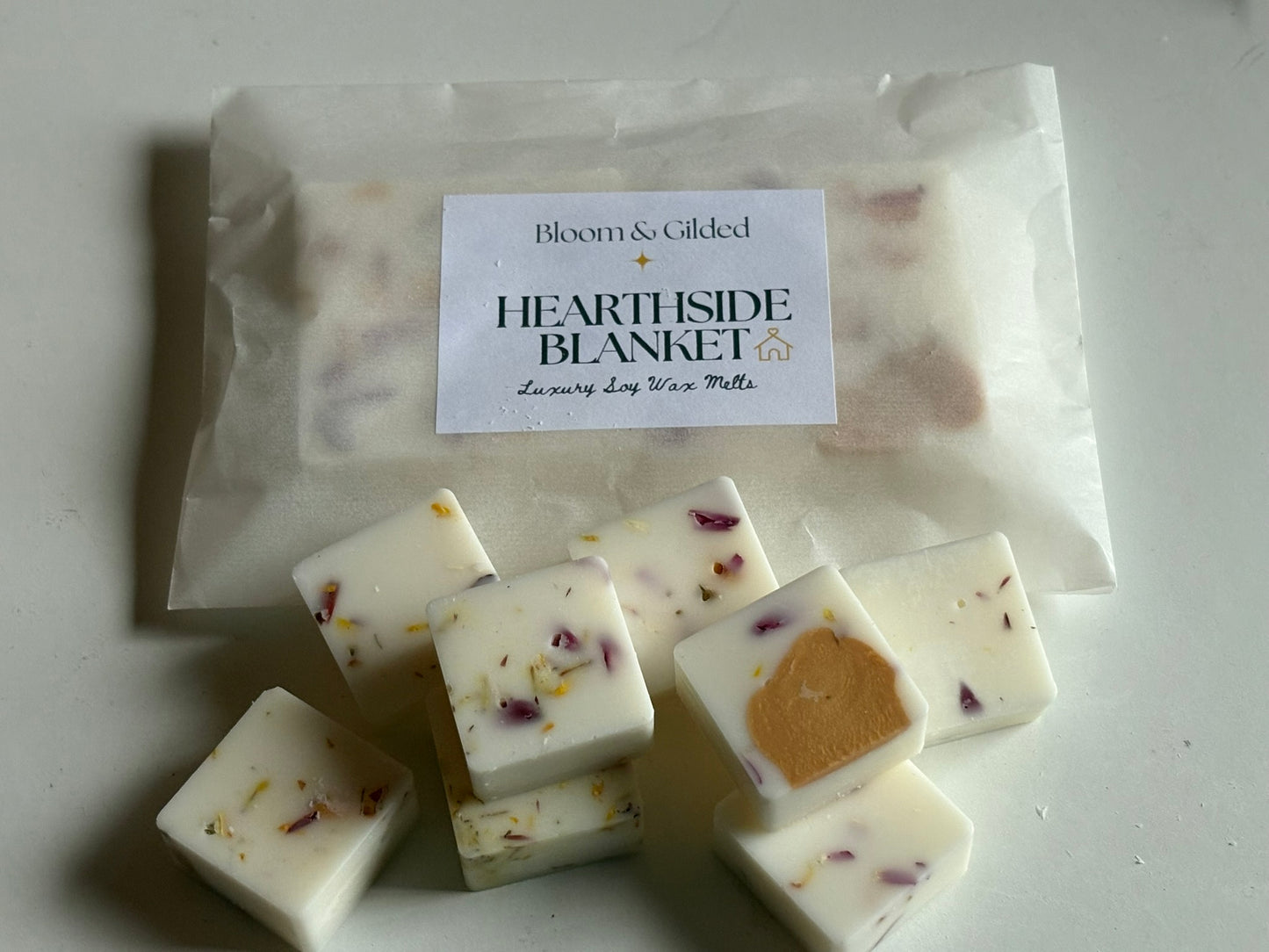 Hearthside Blanket Luxury Wax Melts - Amber & Saffron | Bloom and Gilded
Hand-poured wax melts with amber, saffron & soft woods. Finished with starflower petals. Cocooning & comforting. UK made luxury wax melts.
