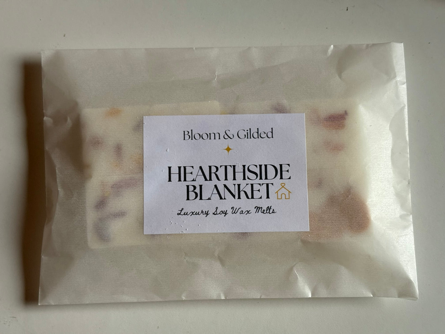 Hearthside Blanket Luxury Wax Melts - Amber & Saffron | Bloom and Gilded
Hand-poured wax melts with amber, saffron & soft woods. Finished with starflower petals. Cocooning & comforting. UK made luxury wax melts.