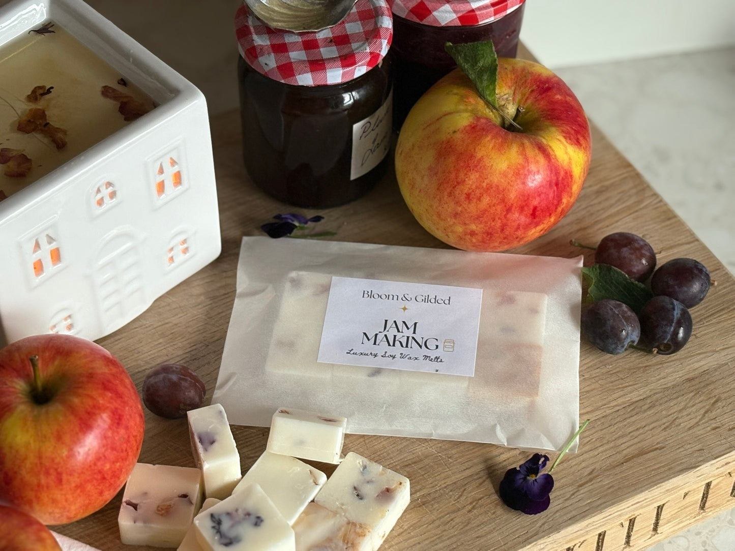 Jam Making Luxury Wax Melts - Plum Damson & Rose | Bloom and Gilded
Hand-poured wax melts with plum, damson, rose & patchouli. Finished with garden rose petals & cornflowers. Nostalgic autumn scent. UK made luxury wax melts.