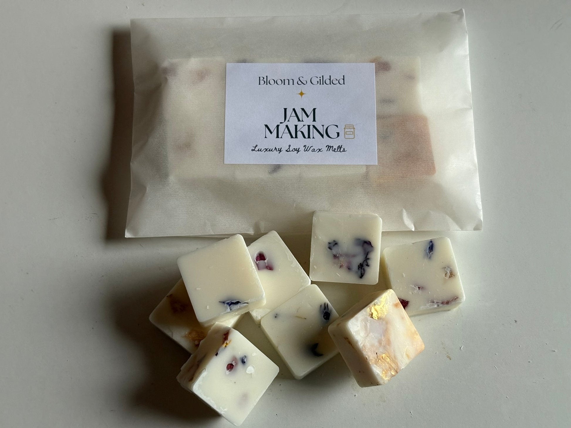 Jam Making Luxury Wax Melts - Plum Damson & Rose | Bloom and Gilded
Hand-poured wax melts with plum, damson, rose & patchouli. Finished with garden rose petals & cornflowers. Nostalgic autumn scent. UK made luxury wax melts.