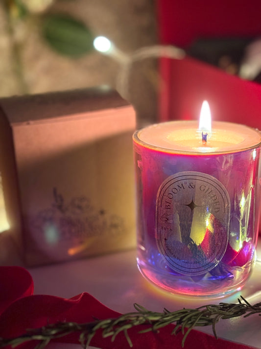 Velvety and golden, this scent glows like candlelight slipping across old wood. Blackcurrant and myrrh blend into warm amber and musk for a rich, mesmerising evening fragrance.

Under Lantern Light has scent notes of blackcurrant, myrrh, amber and soft musk.

It feels like a whispered story shared by the glow of a single flame.

Vegan • Cruelty-free • Natural rapeseed and coconut wax blend• Hand-poured