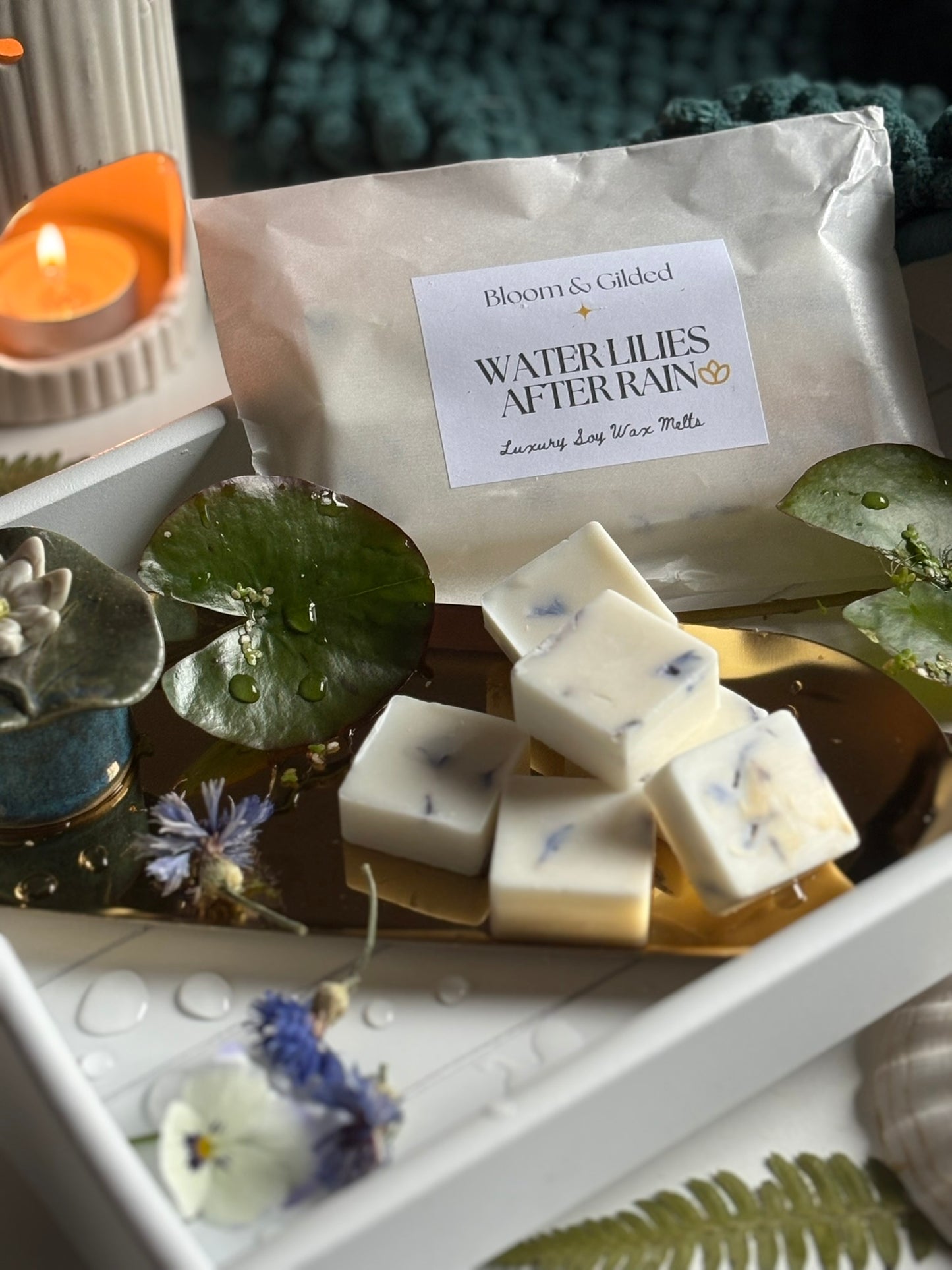 Water Lilies After Rain Luxury Wax Melts - Aquatic Floral Scent | Bloom and Gilded
Hand-poured aquatic-floral wax melts with waterlily, rain notes & cedarwood. Adorned with blue cornflower petals from our garden. Serene & refreshing. UK made luxury wax melts.